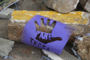 Campanha Pare TKCSA na área de caos da instalação pedagógica do RJ.  